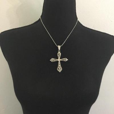 Beautiful Silver-tone rhinestone cross pendant necklace