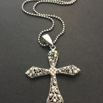 Beautiful Silver-tone rhinestone cross pendant necklace