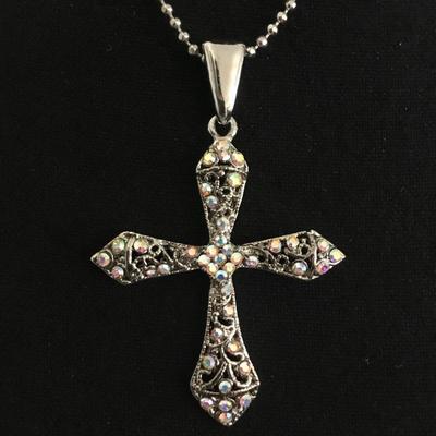 Beautiful Silver-tone rhinestone cross pendant necklace