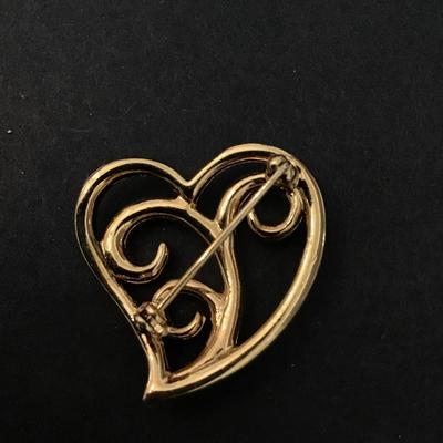 Beautiful gold tone heart stone brooch