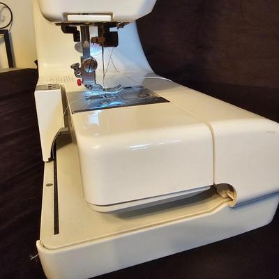 Janome Memory Craft 9000 Sewing Machine (BGB-JS)