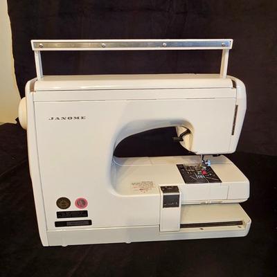 Janome Memory Craft 9000 Sewing Machine (BGB-JS)