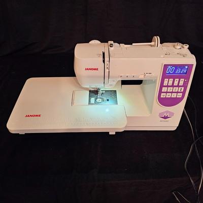 Janome M7200 Sewing Machine & Accessories (BGB-JS)