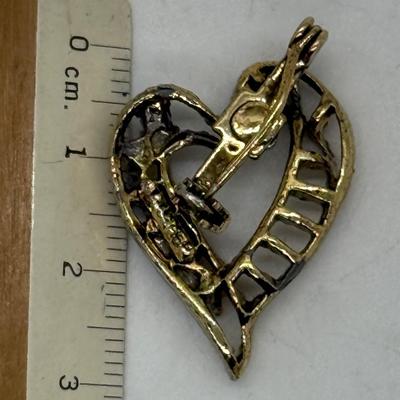 Vintage Gold Tone Faux Turquoise Ladder Heart Brooch Pin