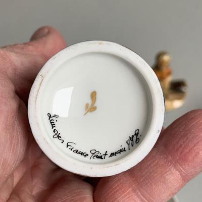 Royal Doulton Figurines Limoges Pill Box +++