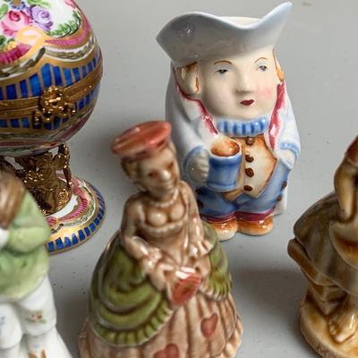 Royal Doulton Figurines Limoges Pill Box +++