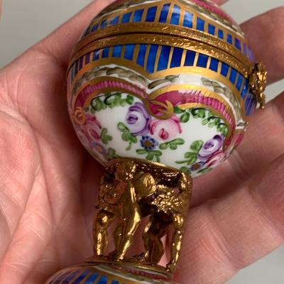 Royal Doulton Figurines Limoges Pill Box +++