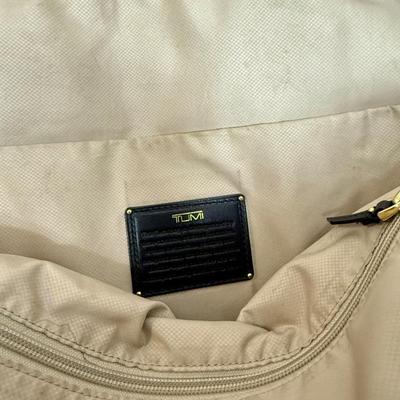 Sale Photo Thumbnail #349: Has backpack straps that can be tucked away, 2 luggage handles at the top. Designed to hold a 15" laptop and accessories.  Some scuff marks on the outside, but in overall good used condition. Approx. 15" x 15".