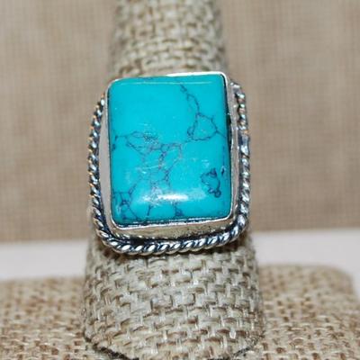 Size 9½ Marked .925 Large Rectangle Crackled Turquoise Gemstone Ring with Rope Style Surround on a Silver-Plated Band (6.5g)
