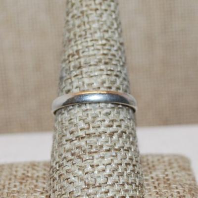 Size 9½ Marked .925 Large Rectangle Crackled Turquoise Gemstone Ring with Rope Style Surround on a Silver-Plated Band (6.5g)