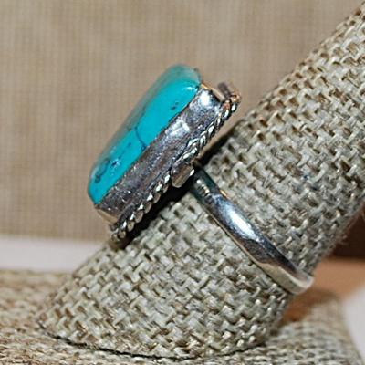 Size 9½ Marked .925 Large Rectangle Crackled Turquoise Gemstone Ring with Rope Style Surround on a Silver-Plated Band (6.5g)