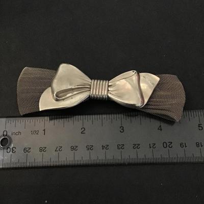 Large nice vintage silver tone mesh bow brooch