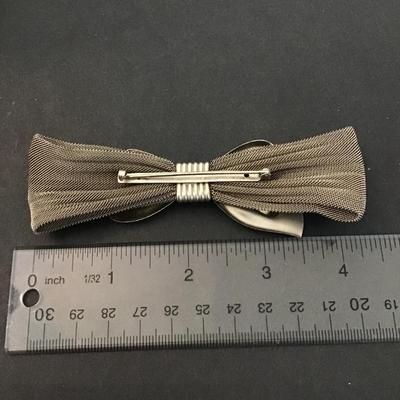 Large nice vintage silver tone mesh bow brooch