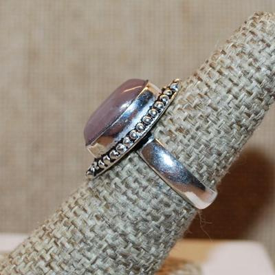 Size 6½ Marked .925 Oval PURPLE CABOCHON Gemstone Ring with Dimple Surround on a Silver-Plated Band (4.8g)