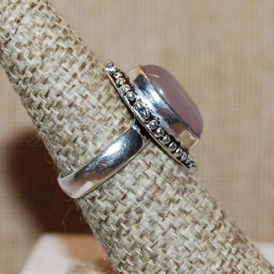 Size 6½ Marked .925 Oval PURPLE CABOCHON Gemstone Ring with Dimple Surround on a Silver-Plated Band (4.8g)
