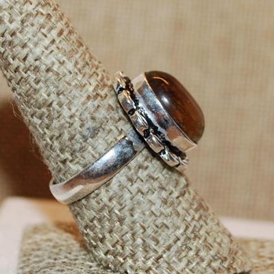 Size 8 Marked .925 Oval TIGER EYE GEMSTONE Ring with a Full Surround on a Silver-Plated Band (5.4g)