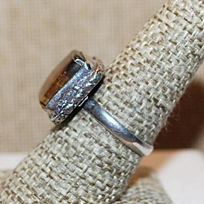 Size 8½ Marked .925 Square TIGER EYE GEMSTONE Ring on a Silver-Plated Band (4.7g)