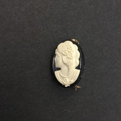 Vintage Cameo pin