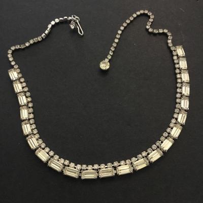 Beautiful vintage, crystal choker necklace in excellent condition