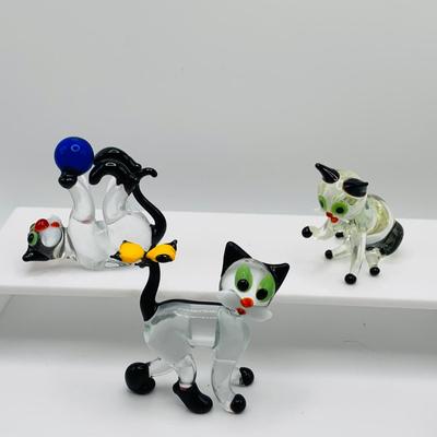 LOT 15: Assortment of Art Glass and Crystal Cat Figures