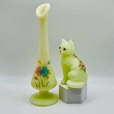 LOT 16: Fenton Signed Yellow Custard / Uranium Glass Bud Vase and Cat