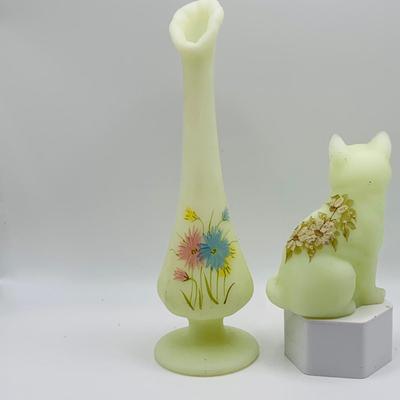 LOT 16: Fenton Signed Yellow Custard / Uranium Glass Bud Vase and Cat