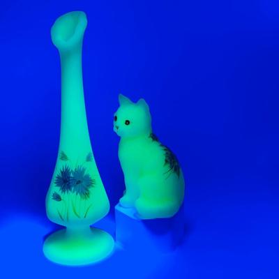 LOT 16: Fenton Signed Yellow Custard / Uranium Glass Bud Vase and Cat
