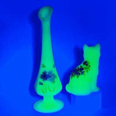 LOT 16: Fenton Signed Yellow Custard / Uranium Glass Bud Vase and Cat