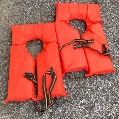 LOT 60: Crooked Creek Paddle Company Model C10765 Wooden Oars (NIP), Life Jackets, Metal / Plastic Oars and Fishing Net