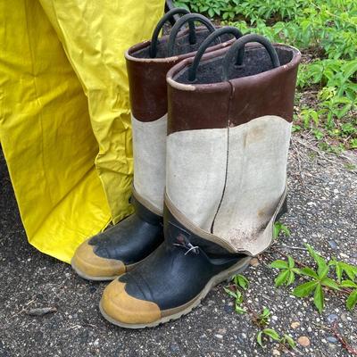 LOT 65: Fishing Gear - Wading Boots Size 10, Yellow Overalls, Cosom Flow - Troll Bait Bucket and More