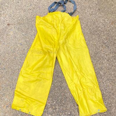 LOT 65: Fishing Gear - Wading Boots Size 10, Yellow Overalls, Cosom Flow - Troll Bait Bucket and More