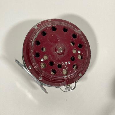 LOT 74: Collection of Fishing Reels - Quantum Optix, South Bend Finalist and More