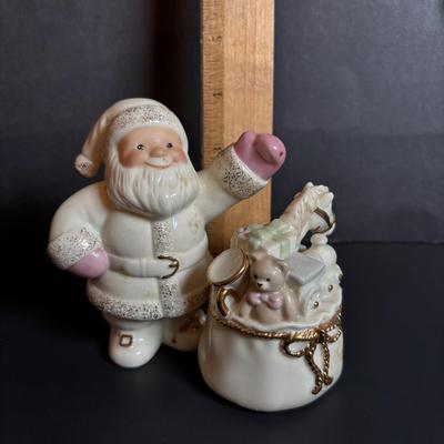 LOT 83: Holiday Lenox Collection
