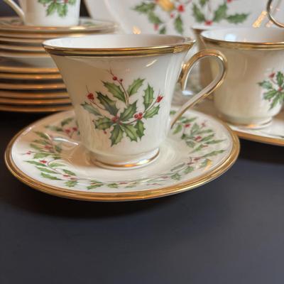 LOT 84: Lenox Christmas Holly Berry Collection: Dessert Plates, Teacups & Saucers, Serving Plates