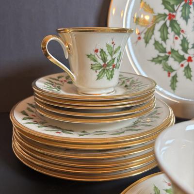 LOT 84: Lenox Christmas Holly Berry Collection: Dessert Plates, Teacups & Saucers, Serving Plates