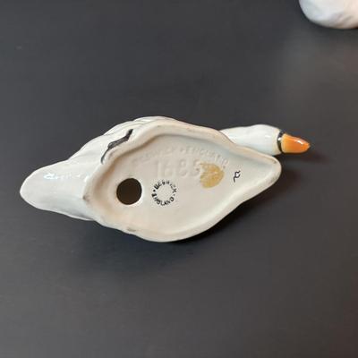 LOT 91: Lladro Swan & a Beswick, England Swan