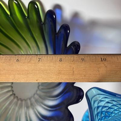 LOT 94 Vintage Blue Green Teal Art Glass Bowl & Colonial Blue Pedestal Bowl w/Ruffle Edge & Diamone Cut Pattern