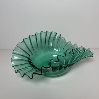 LOT 95: Beautiful Glass Argonaut Shell Footed Candy Dish and Teal Ruffled Bowl