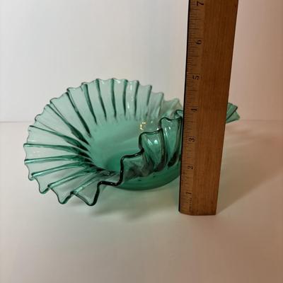 LOT 95: Beautiful Glass Argonaut Shell Footed Candy Dish and Teal Ruffled Bowl