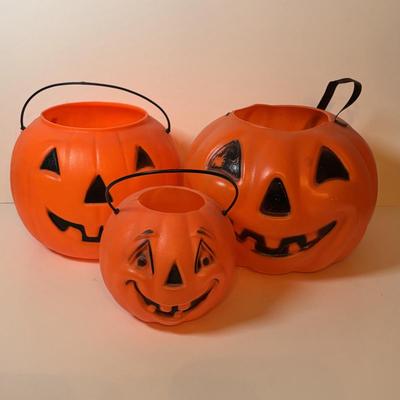 LOT 107: Blow Mold Halloween Cat w/Jack-o-Lantern and Jack-o-Lantern Candy Buckets