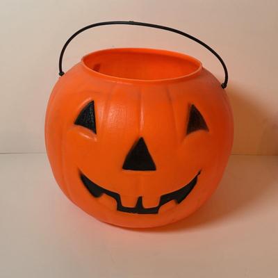 LOT 107: Blow Mold Halloween Cat w/Jack-o-Lantern and Jack-o-Lantern Candy Buckets