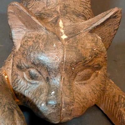 LOT 113: Heavy Cast Metal Stretching Cat Doorstop