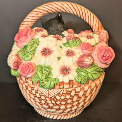 LOT 115: WCL Kitten in a Basket Cookie Jar
