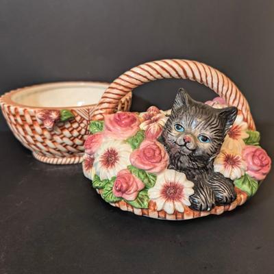 LOT 115: WCL Kitten in a Basket Cookie Jar