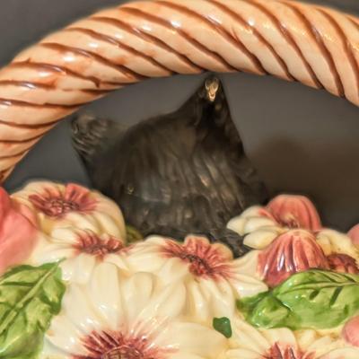 LOT 115: WCL Kitten in a Basket Cookie Jar