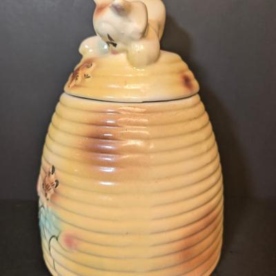 LOT 117: Vintage Made in USA Kitten on Behive Cookie Jar