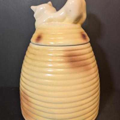 LOT 117: Vintage Made in USA Kitten on Behive Cookie Jar