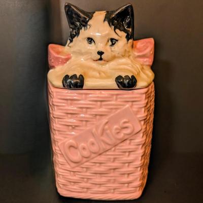 LOT 119: Vintage McCoy Kitten in Pink Basket Cookie Jar