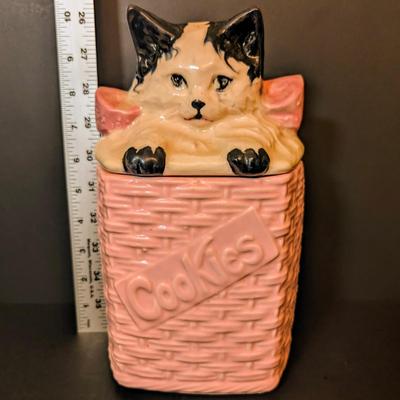 LOT 119: Vintage McCoy Kitten in Pink Basket Cookie Jar