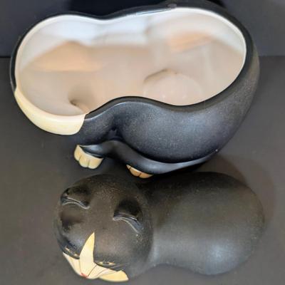 LOT 120: Sakura Warren Kimble Black & White Tuxedo Cat Cookie Jar